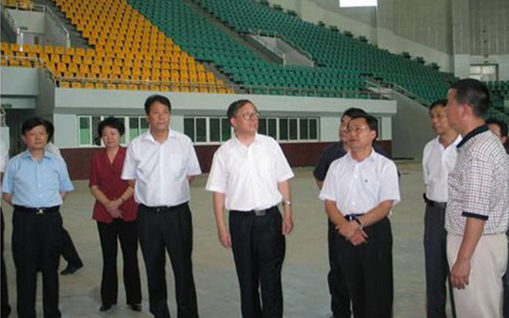 时任湖北省委书记、省人大主任李鸿忠视察恒峰g22集团武当山体育馆项目部