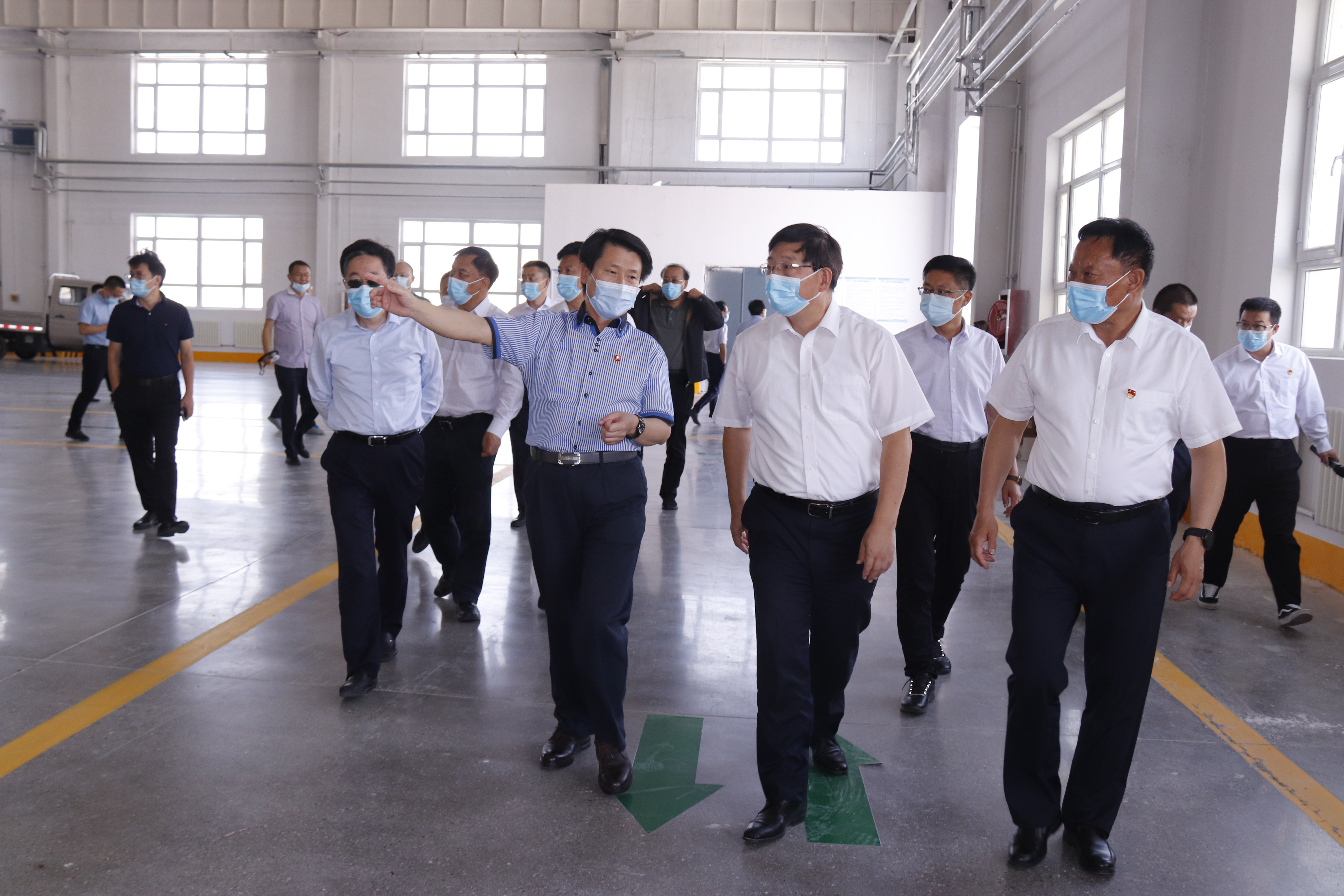 国家发改委副主任胡祖才莅临新疆恒峰g22汽车公司考察调研