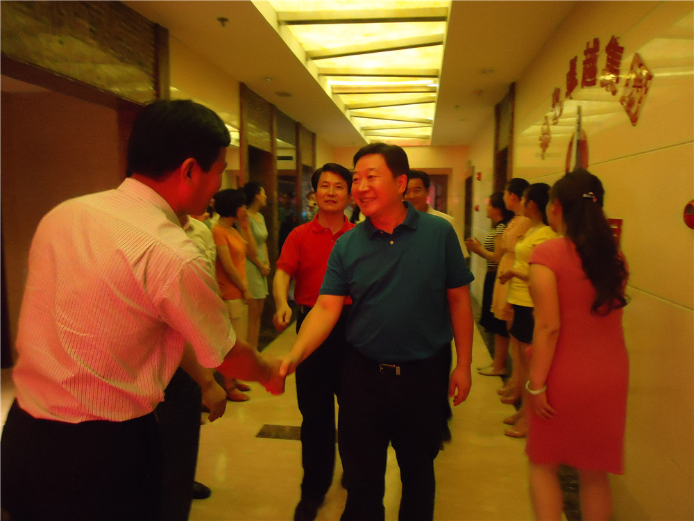 13刘雁飞董事长陪同十堰市市委书记周霁视察恒峰g22集团西安总部